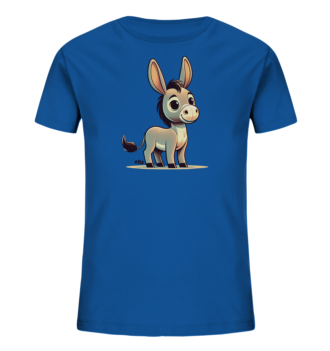 Onlineshop Shirts fuer Kinder - Das Bild zeigt ein blaues Kinder-T-Shirt mit einer suessen, cartoonhaften Illustration eines Esels auf der Vorderseite. Der Esel ist hellgrau dargestellt, hat grosse Ohren und einen freundlichen Gesichtsausdruck. Er steht auf einer hellbraunen Flaeche. Das Motiv wirkt verspielt und ansprechend fuer Kinder.