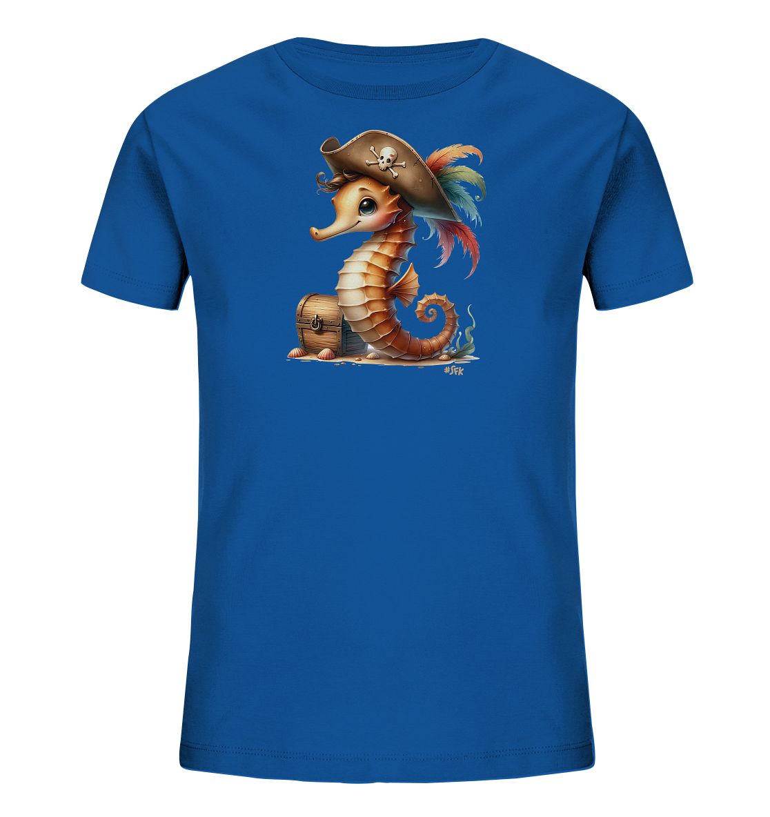 Onlineshop Shirts fuer Kinder - Das Bild zeigt ein blaues Kinder-T-Shirt mit einer niedlichen Illustration. Darauf ist ein Seepferdchen in einem Piratenhut mit Totenkopf und bunten Federn abgebildet. Das Seepferdchen sitzt auf Sand neben einer kleinen Schatzkiste. Das Design ist detailliert und maritim inspiriert.