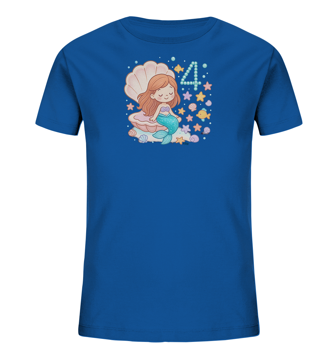 Onlineshop Shirts fuer Kinder - Dieses blaue Kinder-T-Shirt praesentiert eine niedliche Meerjungfrau, die in einer Muschel sitzt. Das Design zeigt prominent die Zahl '4', umgeben von fantasievollen Meeresmotiven wie Sternen, Fischen und Muscheln. Die Grafik ist detailliert gezeichnet und farblich abgestimmt. Es ist ein verspieltes Motiv fuer Kinder.