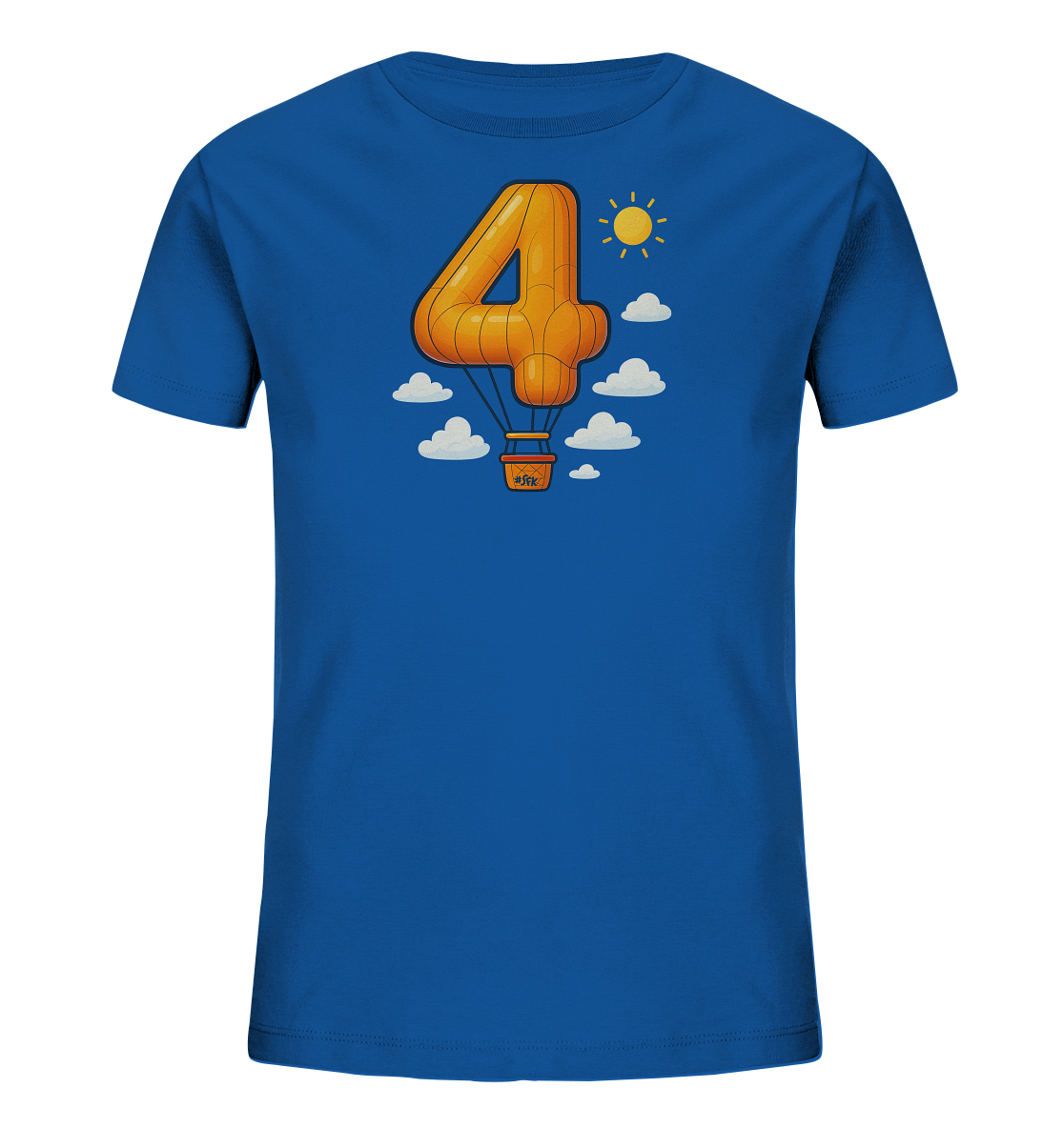 Onlineshop Shirts fuer Kinder - Das Bild zeigt ein blaues Kinder-T-Shirt mit einem auffaelligen Druck. Der Druck stellt einen Heissluftballon dar, der wie die Zahl 4 geformt ist. Der orangefarbene Ballon schwebt zwischen Wolken und einem lachenden Sonnensymbol. Das Design wirkt verspielt und farbenfroh.