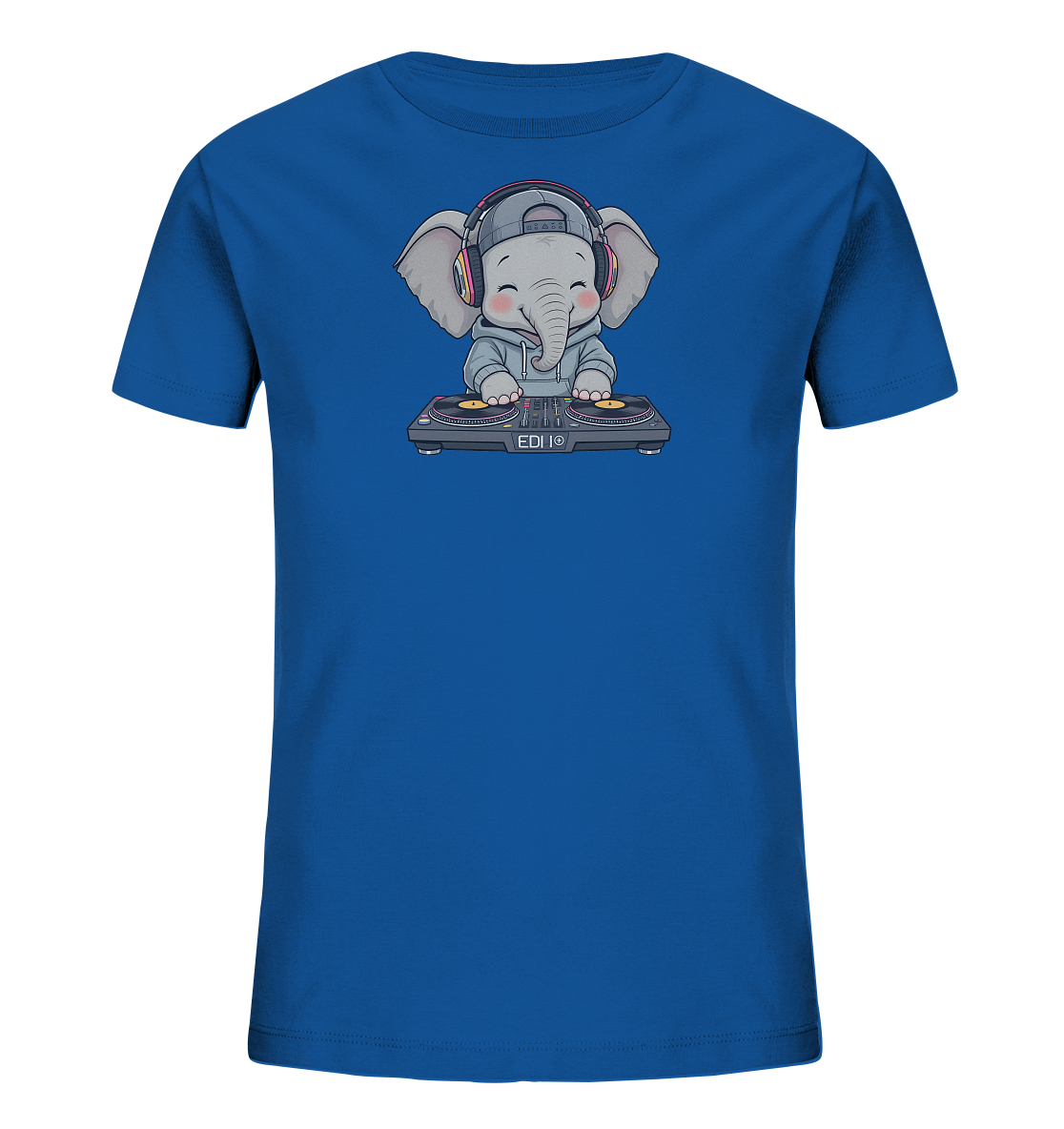 Onlineshop Shirts fuer Kinder - Das Bild zeigt ein blaues T-Shirt mit einer niedlichen Illustration eines Elefanten. Der Elefant traegt eine Kapuzenjacke, eine Baseballkappe und Kopfhoerer, waehrend er an einem DJ-Mischpult sitzt. Die detailreiche Grafik verleiht dem Shirt einen verspielten und modernen Look. Es ist ein ansprechendes Design fuer Kinder.