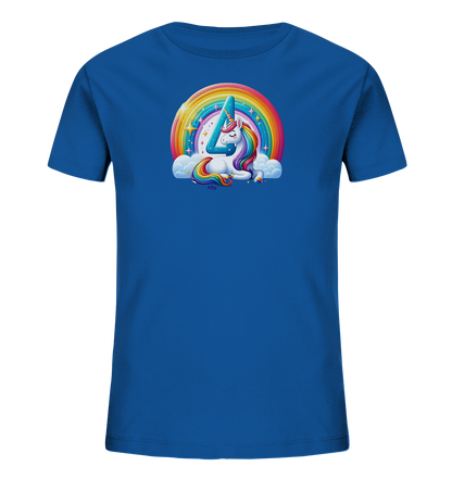 Onlineshop Shirts fuer Kinder - Dieses blaue Kinder T-Shirt ist mit einem zauberhaften Motiv verziert, das ein liegendes Einhorn auf Wolken unter einem strahlenden Regenbogen zeigt. Die Zahl '4' ist kunstvoll ueber dem Horn des Einhorns platziert. Funkelnde Sterne umgeben das froehliche Design. Ein ideales Shirt fuer kleine Einhorn-Fans.