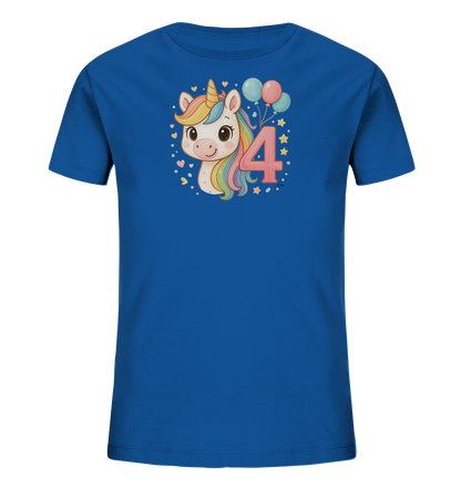 Onlineshop Shirts fuer Kinder - Das Bild zeigt ein leuchtend blaues Kinder-T-Shirt mit einer farbenfrohen Grafik auf der Vorderseite. Das Motiv stellt einen niedlichen Einhornkopf mit bunter Maehne und Horn dar. Neben dem Einhorn ist die grosse Zahl '4' abgebildet, umgeben von Luftballons, Sternen und Herzen. Das Design wirkt froehlich und ist detailreich gestaltet.