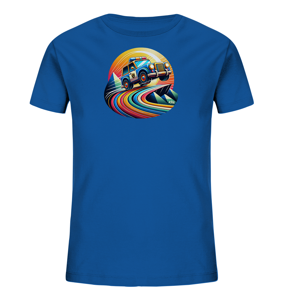 Onlineshop Shirts fuer Kinder - Das blaue Kinder-T-Shirt zeigt einen farbenfrohen Druck mit einem Polizei Jeep, der einen Huegel hinauffaehrt. Eine regenbogenfarbene Strasse windet sich vor dem Fahrzeug, waehrend im Hintergrund ein Sonnenaufgang oder -untergang zu sehen ist. Das Motiv ist in einem runden Rahmen gehalten und hat einen dynamischen Comic-Stil. Berge oder Felsen sind ebenfalls Teil des Designs.