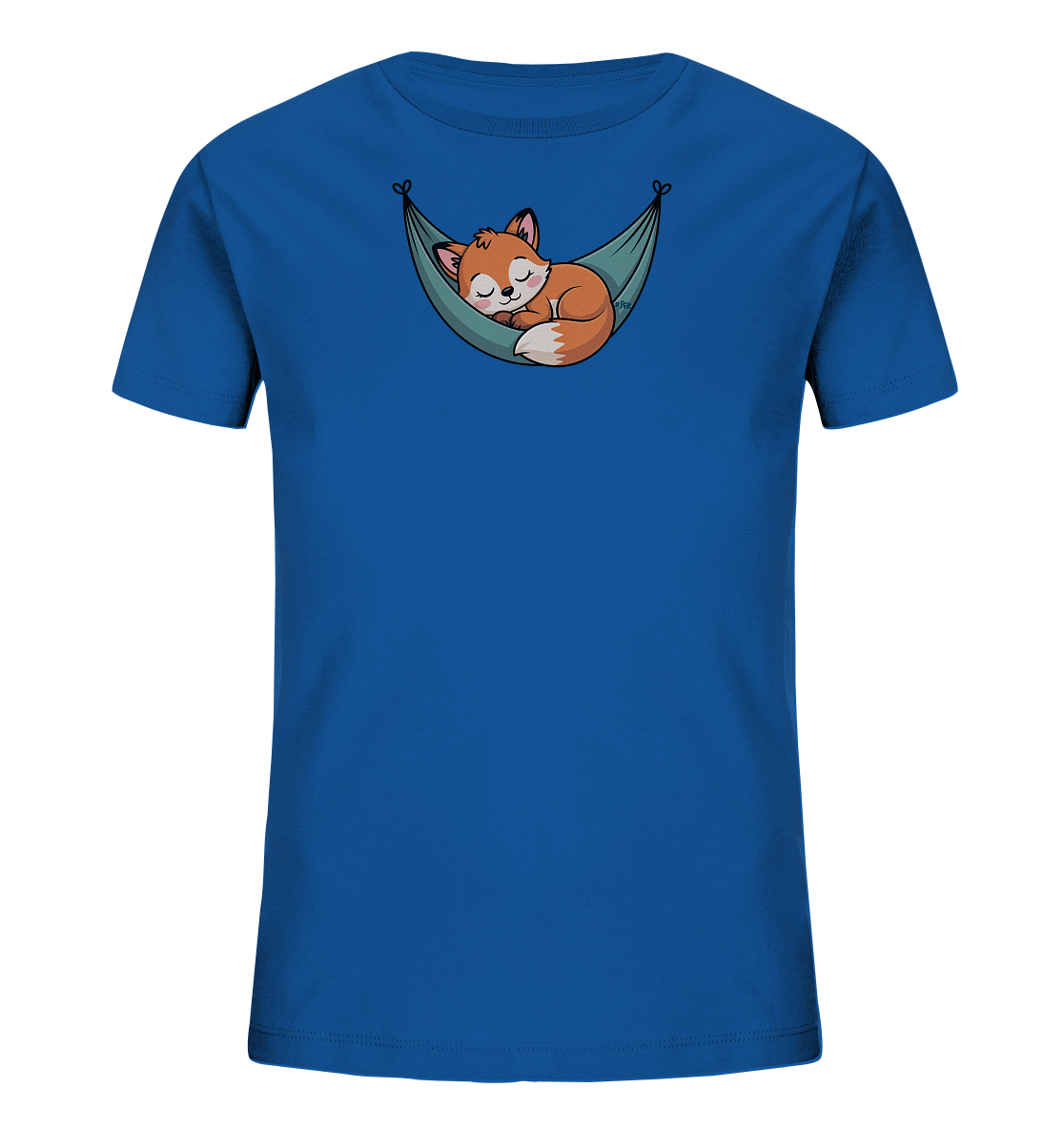 Onlineshop Shirts fuer Kinder - Das Bild zeigt ein leuchtend blaues T-Shirt fuer Kinder. Auf der Vorderseite ist eine entzueckende Grafik eines schlafenden Fuchses zu sehen. Der orangefarbene Fuchs liegt gemuetlich in einer gruenblauen Haengematte, die Augen geschlossen und einen friedlichen Ausdruck. Das charmante Motiv verleiht dem Shirt einen suessen und beruhigenden Charakter.