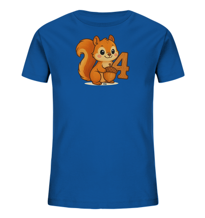 Onlineshop Shirts fuer Kinder - Dieses Bild zeigt ein leuchtend blaues T-Shirt fuer Kinder. Darauf ist ein suesses, cartoonhaftes Eichhoernchen abgebildet, das eine Eichel haelt. Neben dem Eichhoernchen steht die grosse, braune Zahl '4'. Das Design ist verspielt und ansprechend gestaltet.