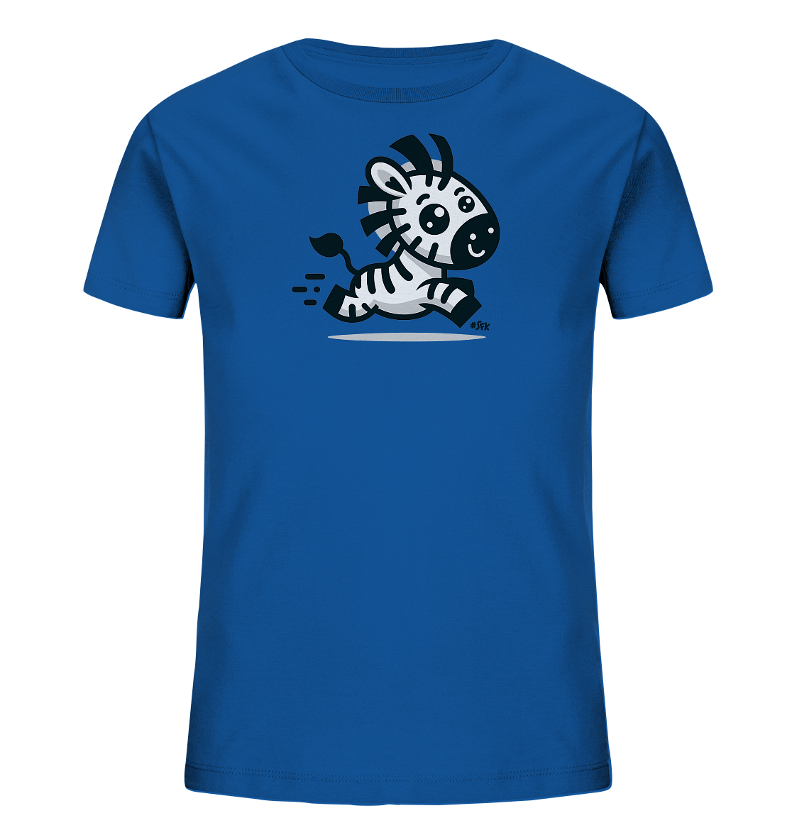 Onlineshop Shirts fuer Kinder - Das Bild zeigt ein leuchtend blaues Kinder-T-Shirt. Auf der Vorderseite ist eine niedliche, cartoonhafte Illustration eines Zebras zu sehen. Das Zebra mit seinen grossen Augen und freundlichem Ausdruck scheint gerade loszurennen. Das Design ist dynamisch und in Schwarz-Weiss-Toenen mit grauen Schattierungen gehalten.