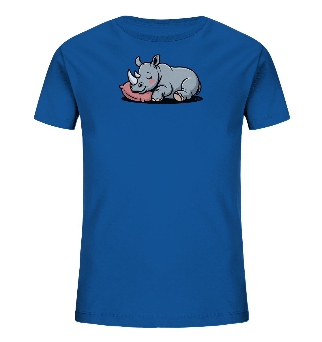 Onlineshop Shirts fuer Kinder - Das blaue Kinder-T-Shirt zeigt auf der Vorderseite ein niedliches, schlafendes Nashorn. Das Cartoon-Tier liegt friedlich auf einem pinkfarbenen Kissen, die Augen sind geschlossen und es hat rosafarbene Wangen. Die Darstellung wirkt sehr ruhig und liebenswert. Ein ideales Motiv fuer bequeme Kinderbekleidung.