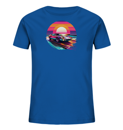 Kinder T-Shirt mit ein farbiger Sportwagen vor einer gestreiften Retro-Sonne