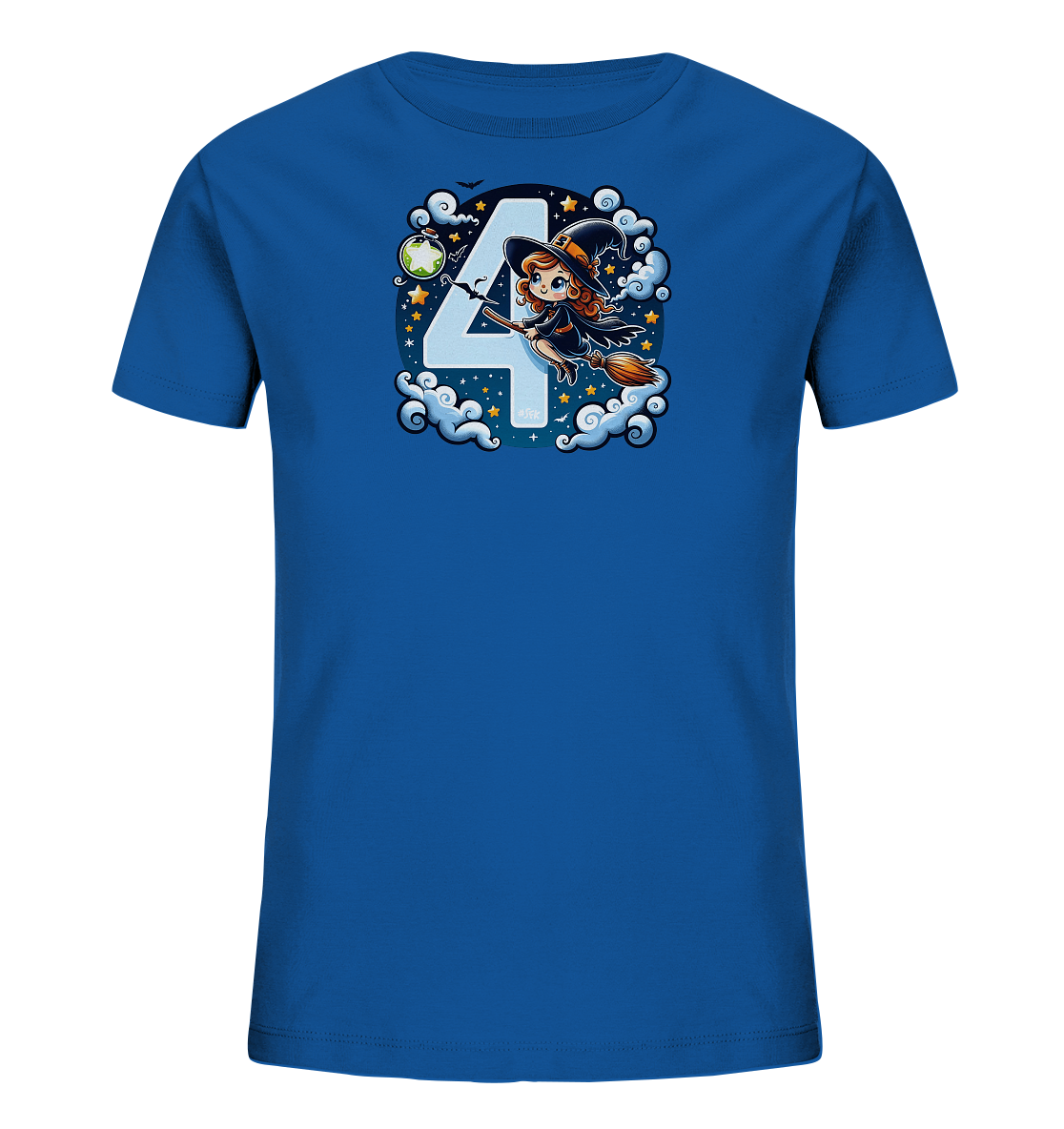 Onlineshop Shirts fuer Kinder - Das Bild zeigt ein blaues Kinder-T-Shirt mit einem fantasievollen Motiv. Im Zentrum steht eine grosse, wolkenartige Zahl Vier, umgeben von Sternen. Eine kleine Comic-Hexe fliegt auf einem Besen daneben durch eine sternenklare Nacht mit Mond. Das Design wirkt verspielt und ist ideal fuer kleine Abenteurer.