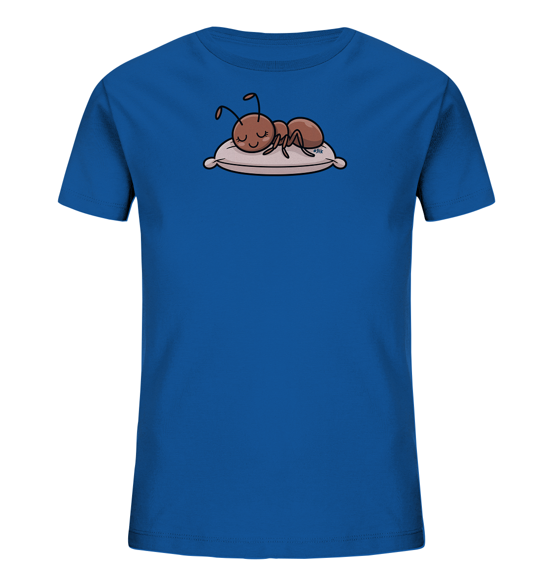 Onlineshop Shirts fuer Kinder - Das Bild zeigt ein blaues Kinder-T-Shirt auf einem schwarzen Hintergrund. Auf der Vorderseite des Shirts ist eine niedliche, cartoonhafte Ameise abgebildet. Die Ameise liegt entspannt auf einem beigefarbenen Kissen und hat die Augen geschlossen, was einen friedlichen Ausdruck vermittelt. Das Design wirkt verspielt und kindgerecht.