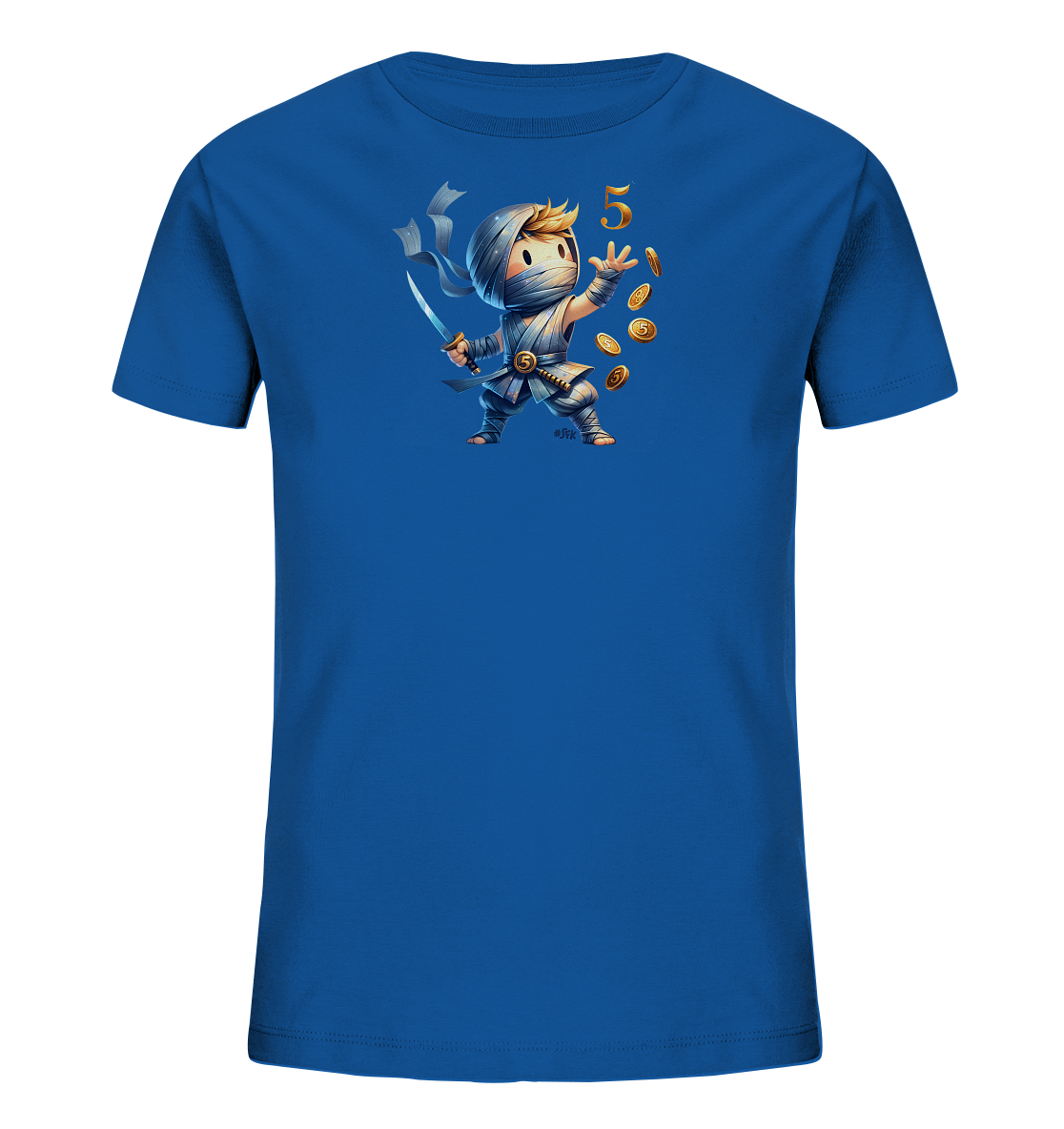 Onlineshop Shirts fuer Kinder - Das blaue T-Shirt zeigt eine Illustration eines Ninja-Charakters mit Schwert. Über ihm schwebt die goldene Zahl 5, umgeben von fallenden Muenzen. Ein dynamisches und abenteuerliches Motiv.