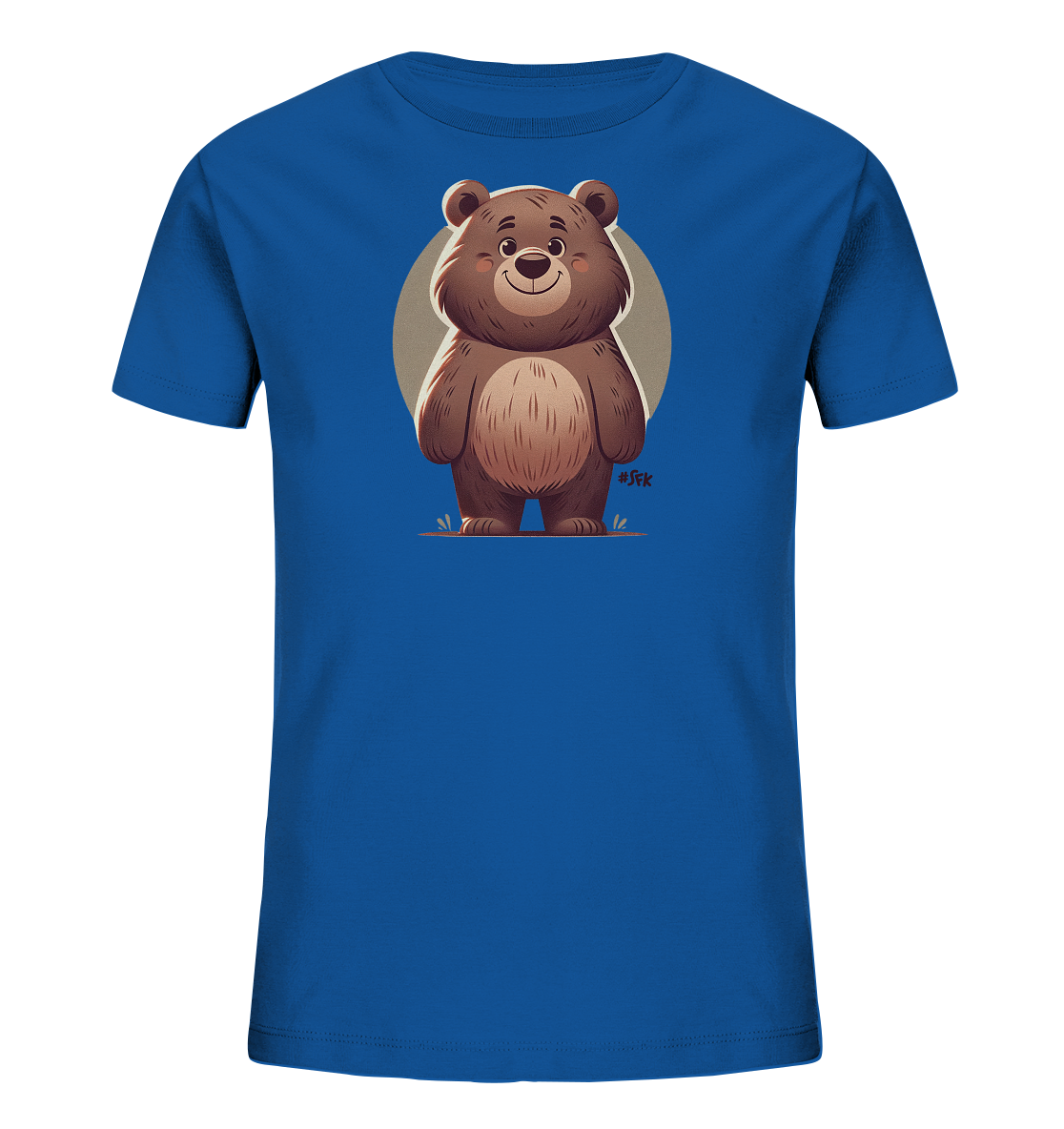 Onlineshop Shirts fuer Kinder - Das Bild zeigt ein blaues T-Shirt fuer Kinder mit einer niedlichen Comic-Illustration. Ein freundlicher brauner Baer laechelt und steht auf angedeutetem Gras vor einem hellen Kreis im Hintergrund. Das Design ist schlicht und konzentriert sich auf das froehliche Baerchenmotiv.