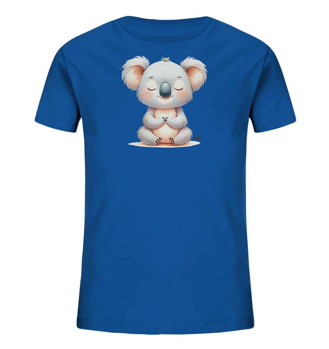 Onlineshop Shirts fuer Kinder - Das Bild zeigt ein blaues Kinder-T-Shirt mit einer suessen Koala-Illustration auf der Vorderseite. Der Koala sitzt in einer friedlichen Meditationspose, die Augen geschlossen und die Pfoten zusammengelegt. Ein kleines Detail befindet sich auf seinem Kopf, waehrend er auf einem hellen Untergrund sitzt. Die Darstellung ist ruhig und freundlich.