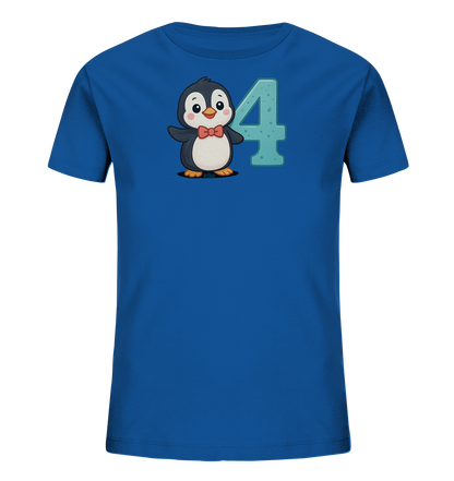 Onlineshop Shirts fuer Kinder - Dieses blaue Kinder-T-Shirt zeigt eine niedliche Illustration eines Pinguins mit roter Fliege. Der Pinguin steht neben der grossen Zahl Vier, die in einem hellblauen Farbton mit Struktur dargestellt ist. Das Design ist freundlich und verspielt, ideal fuer Kinderoutfits.