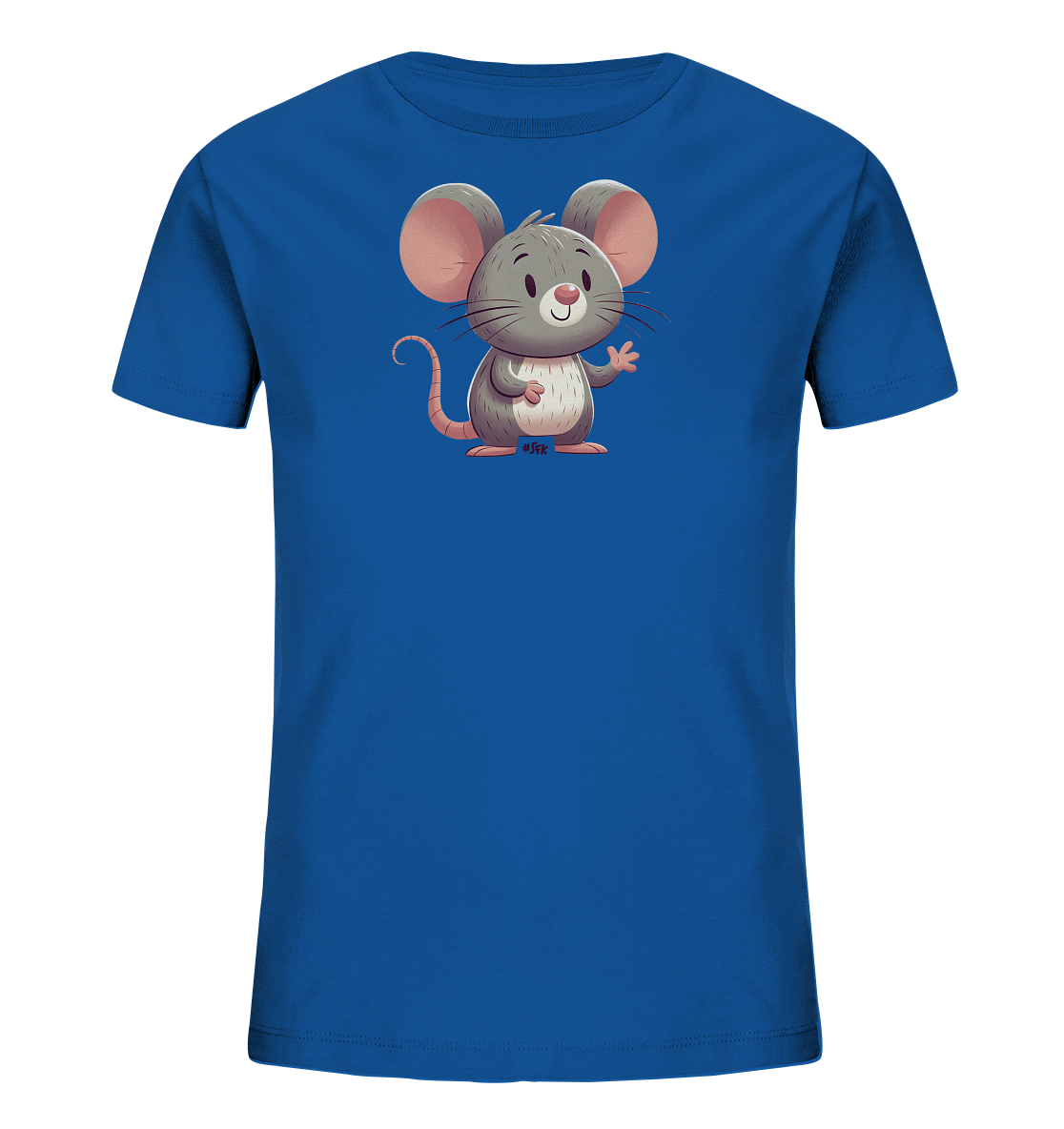 Onlineshop Shirts für Kinder - Das Bild zeigt die Vorderseite eines blauen T-Shirts für Kinder. Auf der Brust ist eine niedliche, graue Cartoon-Maus abgebildet. Die Maus hat große, rosa Ohren, eine weiße Bauchpartie und winkt freundlich mit einer Pfote. Unter der Maus ist ein kleiner, pinkfarbener Schriftzug '#JFK' zu sehen. Das Motiv ist zentral auf dem Shirt positioniert und wirkt durch die runden Formen und warmen Farben sehr kindgerecht.