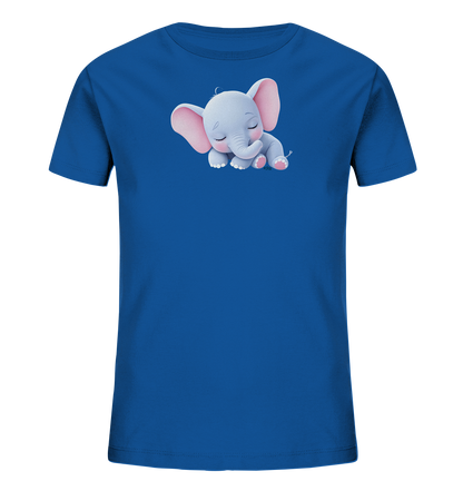 Onlineshop Shirts fuer Kinder - Das Bild zeigt ein koenigsblaues Kinder-T-Shirt mit einem Aufdruck eines schlafenden Elefantenbabys. Das hellgraue Elefaentchen hat grosse rosafarbene Ohren und geschlossene Augen. Es liegt entspannt mit leicht angezogenen Beinen, was einen friedlichen Ausdruck vermittelt. Das Motiv verleiht dem Shirt einen sanften und kinderfreundlichen Charakter.