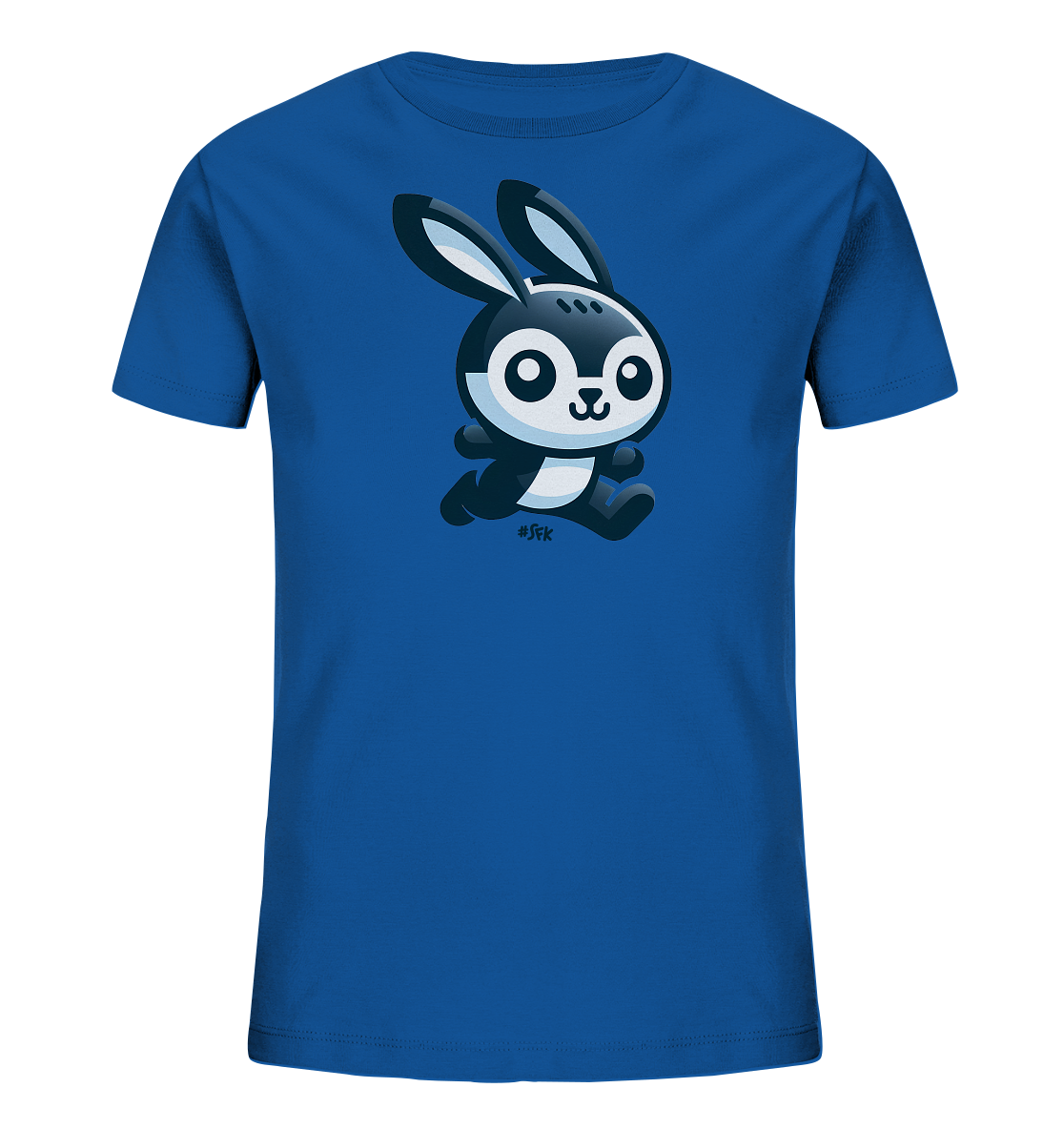 Onlineshop Shirts fuer Kinder - Das Bild zeigt ein leuchtend blaues Kinder-T-Shirt. Auf der Vorderseite ist eine Illustration eines niedlichen, cartoonhaften Kaninchens zu sehen. Das Kaninchen ist schwarz-weiss gestaltet und in einer laufenden Bewegung dargestellt, mit einem freundlichen Gesichtsausdruck und grossen Ohren. Das Design ist zentral auf dem Shirt platziert und wirkt verspielt.