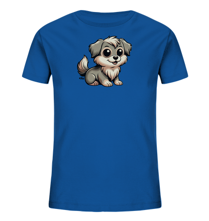 Onlineshop Shirts fuer Kinder - Dieses Bild zeigt ein leuchtend blaues T-Shirt fuer Kinder mit einer suessen Illustration. Ein kleiner, flauschiger Hund mit grossen, freundlichen Augen sitzt in der Mitte des Shirts. Der Hund ist grau und weiss dargestellt und hat einen verspielten Ausdruck.