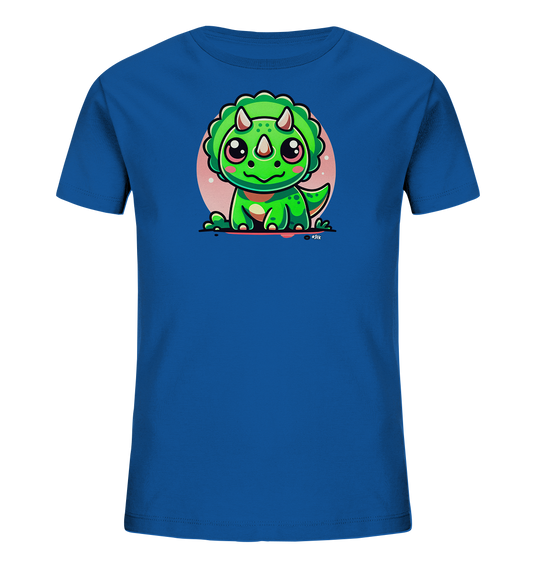 Onlineshop Shirts fuer Kinder - Das Bild zeigt ein blaues Kinder-T-Shirt mit einem niedlichen Motiv eines kleinen, gruenen Triceratops-Dinosauriers. Der Cartoon-Dinosaurier sitzt vor einem hellrosa Kreis und hat grosse, freundliche Augen sowie kleine Hoerner. Das Design wirkt farbenfroh und verspielt. Dieses T-Shirt ist ideal fuer kleine Dinosaurier-Fans.