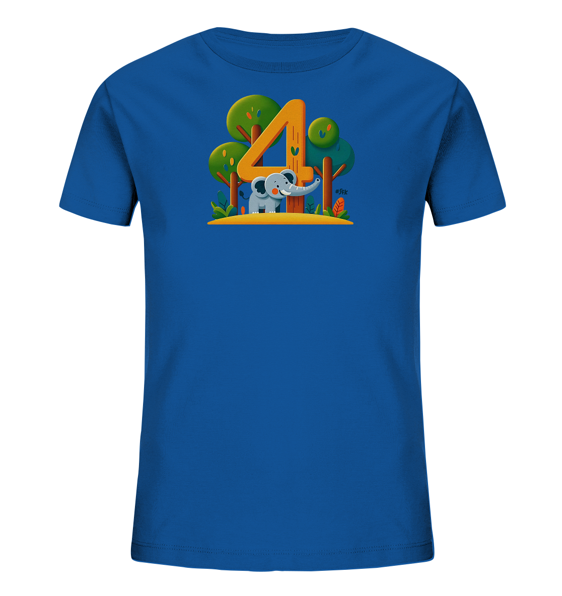 Onlineshop Shirts fuer Kinder - Das Bild zeigt ein koenigsblaues Kinder-T-Shirt mit einem farbenfrohen Druck auf der Vorderseite. Der Druck zeigt eine grosse orangefarbene Zahl Vier. Davor steht ein niedlicher grauer Elefant in einer stilisierten Wald- oder Dschungelszene mit gruenen Baeumen und Pflanzen. Dieses Motiv wirkt verspielt und ist ideal fuer Kinder.