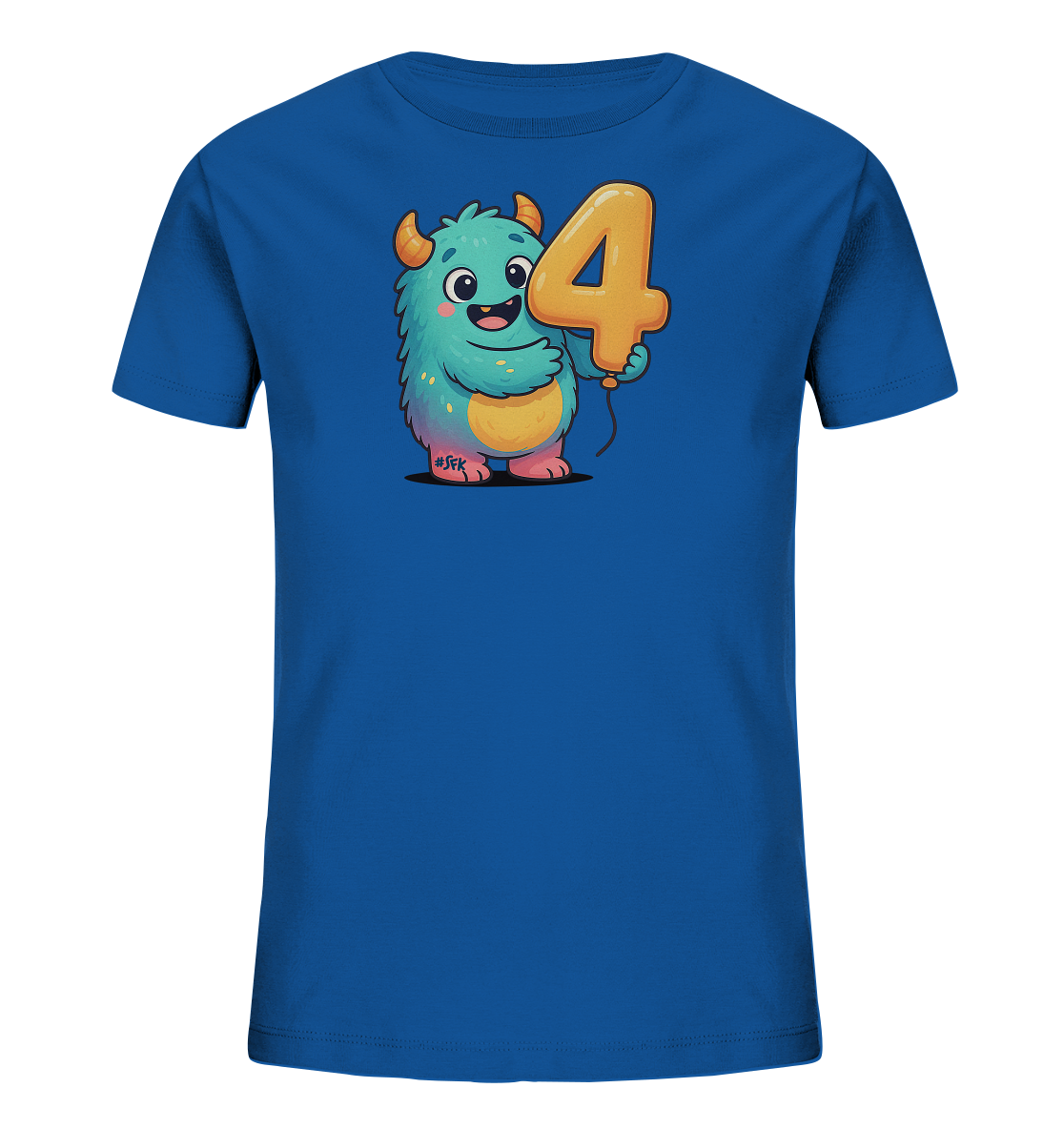 Onlineshop Shirts fuer Kinder - Das Bild zeigt ein blaues T-Shirt fuer Kinder mit einem aufgedruckten, freundlichen Cartoon-Monster. Das flauschige, tuerkisblaue Monster haelt einen orangefarbenen Ballon in Form der Zahl Vier in den Haenden. Das Design ist farbenfroh und spielerisch gestaltet, ideal fuer kleine Abenteurer.