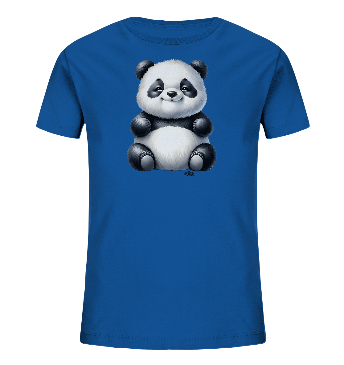 Onlineshop Shirts fuer Kinder - Dieses Bild zeigt ein blaues Kinder-T-Shirt mit einem niedlichen Panda-Motiv auf der Vorderseite. Der Panda ist detailreich illustriert, mit seinen typischen schwarzen und weissen Fellpartien und einem freundlichen Gesichtsausdruck. Er sitzt in einer entspannten Pose in der Mitte des Shirts. Das Design ist ansprechend und verspielt.
