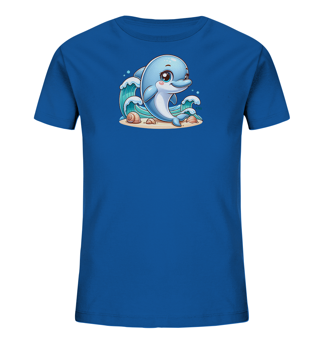 Onlineshop Shirts fuer Kinder - Das Bild zeigt ein blaues T-Shirt mit einem froehlichen Motiv eines comicartigen Delphins. Der Delphin springt aus dem Wasser nahe einem sandigen Ufer mit Muscheln. Wellen und kleine Blasen umgeben den Delphin, der laechelt und grosse Augen hat. Das Design ist verspielt und farbenfroh gestaltet.