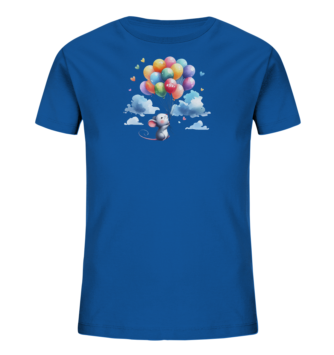 Onlineshop Shirts für Kinder - Das Bild zeigt ein königsblaues Kinder-T-Shirt mit einer farbenfrohen Grafik auf der Vorderseite. Das Design zeigt eine kleine Maus, die mit einer großen Traube bunter Ballons über Wolken schwebt. Kleine Herzen sind ebenfalls um das Motiv herum verteilt, was einen fröhlichen und verspielten Eindruck vermittelt. Auf einem der Ballons ist der Schriftzug '#SFK.' zu erkennen.