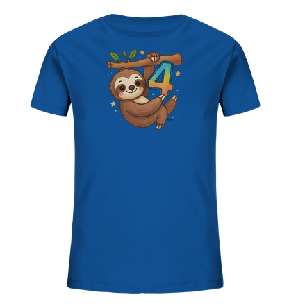 Onlineshop Shirts fuer Kinder - Das Bild zeigt ein blaues Kinder T-Shirt mit einem suessen Faultier-Motiv. Das Faultier haengt an einem Ast, neben ihm befindet sich die bunte Zahl 4. Kleine Sterne und Blaetter ergaenzen das verspielte Design.