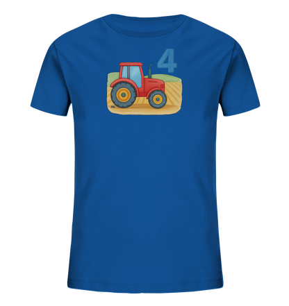 Onlineshop Shirts fuer Kinder - Das Bild zeigt ein blaues T-Shirt fuer Kinder mit einem farbenfrohen Aufdruck. Mittig ist ein roter Traktor auf einem Feld zu sehen, dahinter steht gross die Zahl 4. Das Design wirkt kindgerecht und lebendig.