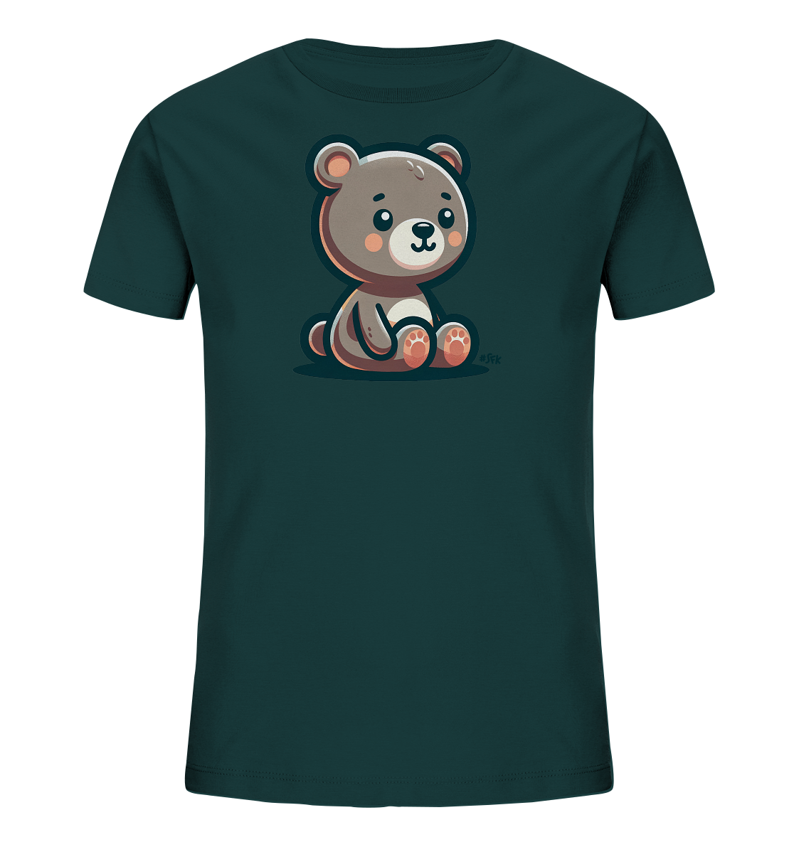 Onlineshop Shirts fuer Kinder - Dieses dunkelgruene Kinder T-Shirt zeigt eine niedliche Illustration eines kleinen Baeren auf der Vorderseite. Der Baer sitzt aufrecht und hat grosse, freundliche Augen sowie rosafarbene Wangen und Pfoten. Das Design ist im Cartoon-Stil gehalten und wirkt verspielt. Es ist ein charmantes Motiv fuer Kinderkleidung.