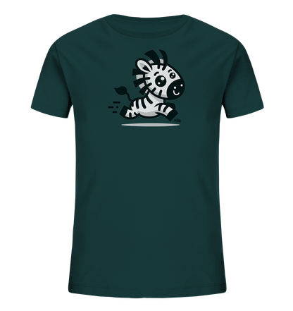 Onlineshop Shirts fuer Kinder - Das Bild zeigt ein dunkelgruenes T-Shirt fuer Kinder mit einer Illustration eines laufenden Zebras. Das Zebra ist im Cartoon-Stil gehalten, hat ein freundliches Gesicht und wird von Strichen begleitet, die Bewegung andeuten. Es ist ein lustiges und lebendiges Design fuer Kinder.