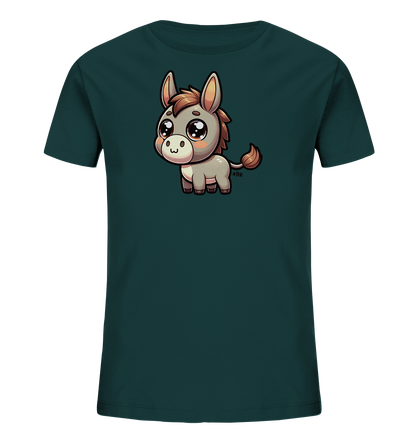 Onlineshop Shirts fuer Kinder - Das Bild zeigt ein dunkelgruenes T-Shirt fuer Kinder mit einer niedlichen Comic-Illustration auf der Vorderseite. Die Illustration stellt einen kleinen Esel dar, der freundlich aussieht und grosse, glaenzende Augen hat. Der Esel hat hellgraues Fell, eine braune Maehne und einen braunen Schweif. Dieses Design verleiht dem Shirt einen verspielten und kinderfreundlichen Look.