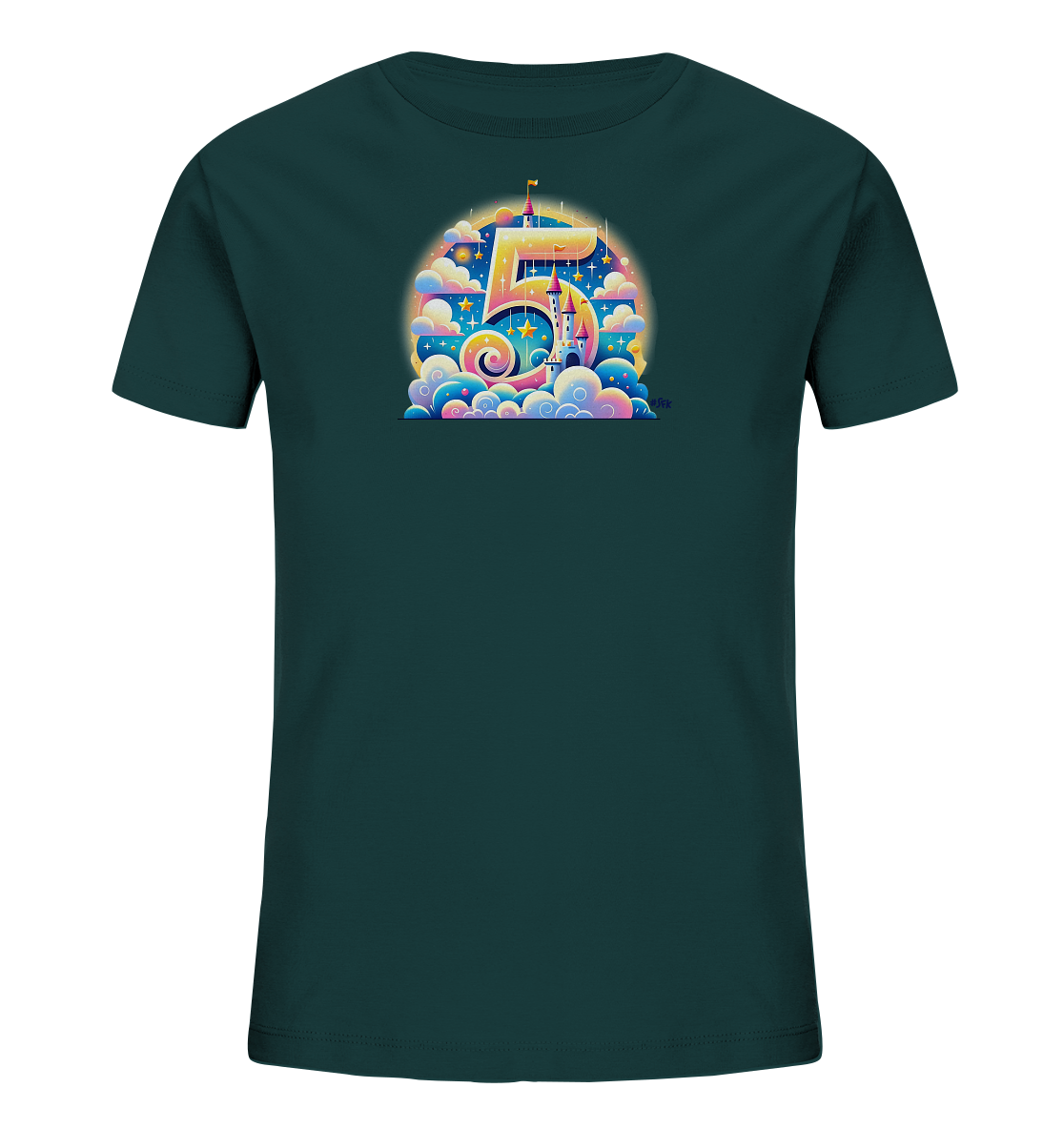 Onlineshop Shirts für Kinder - Das Bild zeigt ein dunkelpetrolfarbenes Kinder-T-Shirt mit einem farbenfrohen, runden Motiv auf der Vorderseite. Das Design umfasst eine große, stilisierte goldene Zahl '5', die mit einem Märchenschloss in einer Wolkenlandschaft integriert ist. Sterne und bunte Wolken bilden den fantasievollen Hintergrund der Illustration. Dieses Shirt ist ideal für den 5. Geburtstag oder für kleine Schlossliebhaber.