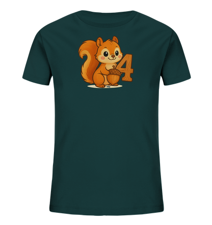 Onlineshop Shirts fuer Kinder - Das Bild zeigt ein dunkelgruenes T-Shirt fuer Kinder. Auf der Vorderseite befindet sich eine niedliche Cartoon-Illustration eines Eichhoernchens, das eine Eichel haelt. Neben dem Eichhoernchen ist die Zahl 4 gross und in einem holzartigen Stil dargestellt. Das Motiv wirkt freundlich und eignet sich gut fuer kleine Kinder.