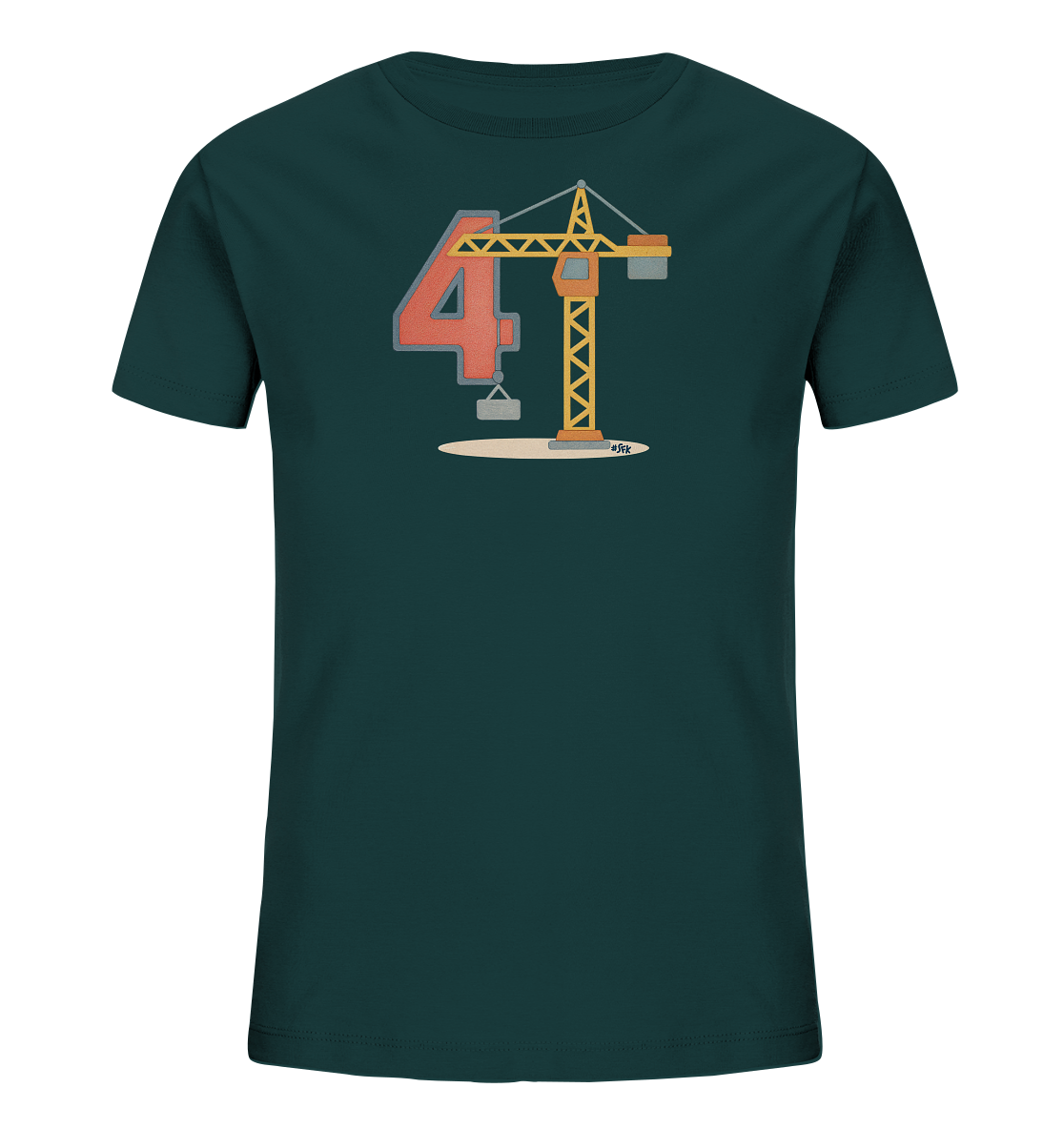 Onlineshop Shirts fuer Kinder - Das Bild zeigt ein dunkelgruenes Kinder-T-Shirt mit einem auffaelligen Grafikdruck auf der Vorderseite. Der Druck kombiniert die Zahl '4' in Rottoenen mit einem gelb-orangen Kran. Der Kran ist so gestaltet, als wuerde er ein Element von der Zahl '4' anheben. Das gesamte Motiv ist grafisch modern auf einem hellen, ovalen Grund dargestellt.