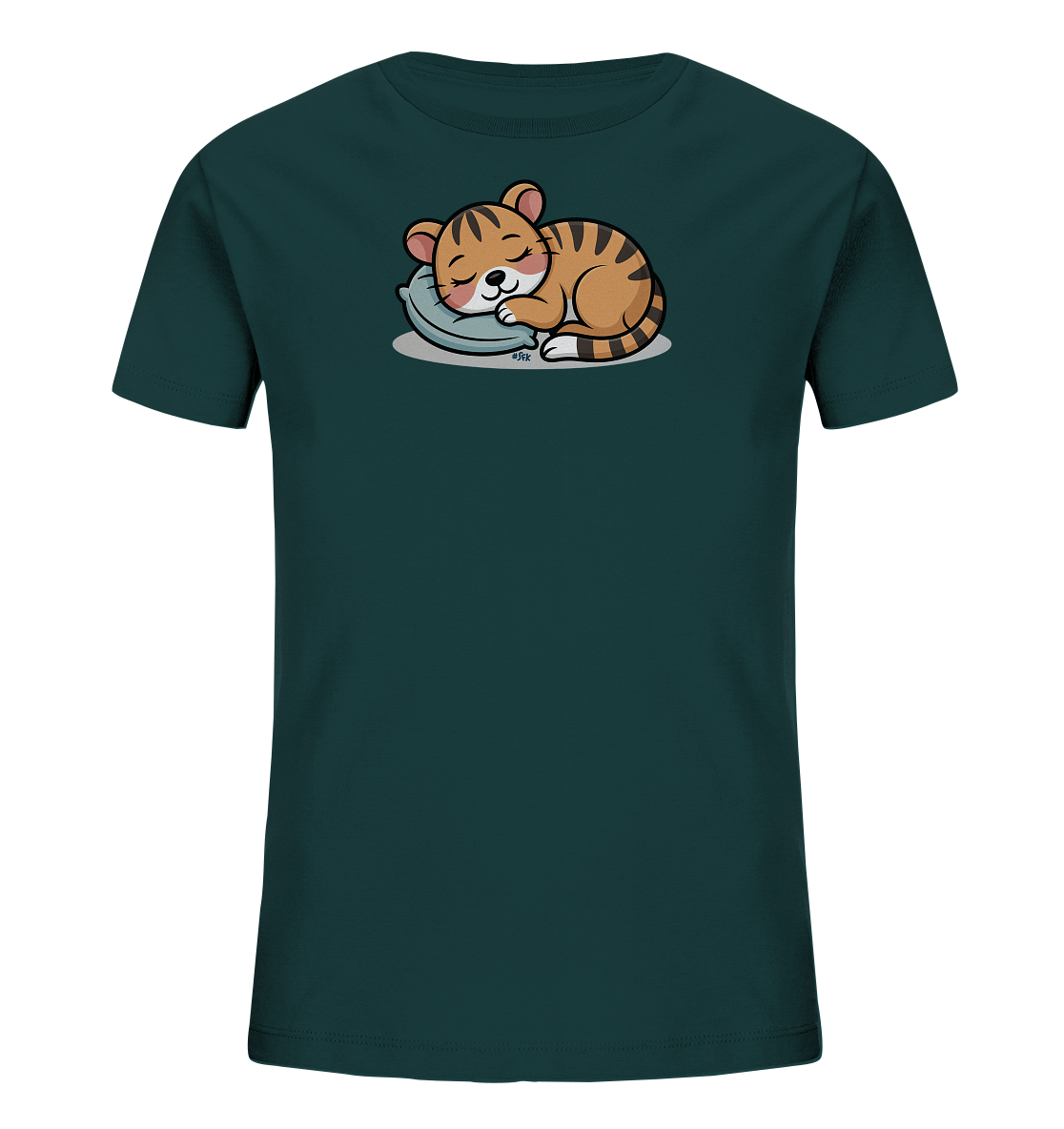 Onlineshop Shirts fuer Kinder - Das Bild zeigt ein dunkelgruenes Kinder-T-Shirt mit einem niedlichen Motiv eines schlafenden Tigerbabys. Das Cartoon-Tigerjunge ist auf einem hellblauen Kissen eingerollt dargestellt, mit geschlossenen Augen und einem friedlichen Ausdruck. Das Design ist liebevoll und detailreich, ideal fuer Kinder. Es praesentiert sich auf einem schlichten, schwarzen Hintergrund.