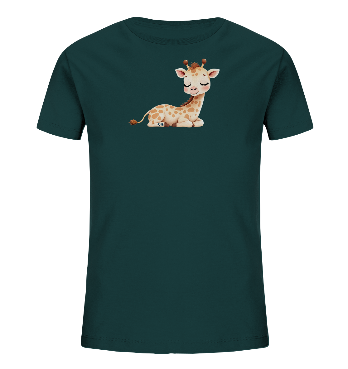 Onlineshop Shirts fuer Kinder - Das Bild zeigt ein dunkelgruenes Kinder-T-Shirt mit einem niedlichen Giraffenmotiv auf der Vorderseite. Die Giraffe ist in liegender Position dargestellt, mit geschlossenen Augen und einem sanften Laecheln. Sie hat charakteristische braune Flecken und kleine Hoerner. Das Design wirkt ruhig und ansprechend fuer Kinder.