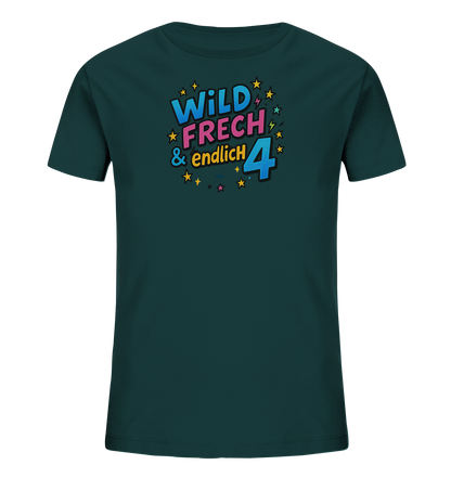 Onlineshop Shirts fuer Kinder - Das Bild zeigt ein dunkelgruenes Kinder T-Shirt. Auf der Vorderseite befindet sich ein farbiger Aufdruck mit den Worten "WILD FRECH & endlich" und der Zahl "4". Das Design nutzt eine verspielte Schriftart mit Schatten und wird von kleinen Sternen und Blitzen ergaenzt. Die Farben sind lebhaft in Blau, Pink und Gelb gehalten.