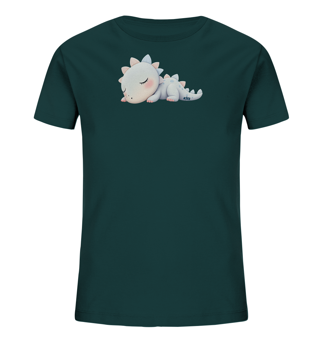 Onlineshop Shirts fuer Kinder - Das Bild zeigt ein dunkelgruenes Kinder-T-Shirt mit einem niedlichen, schlafenden Dinosaurier-Motiv auf der Vorderseite. Der kleine Drache ist hellgrau mit zartrosa Wangen und blaeulich-rosa Rueckenstacheln. Er liegt friedlich da, die Augen geschlossen und vermittelt eine ruhige Ausstrahlung. Das Design verleiht dem Shirt eine beruhigende und verspielte Note.