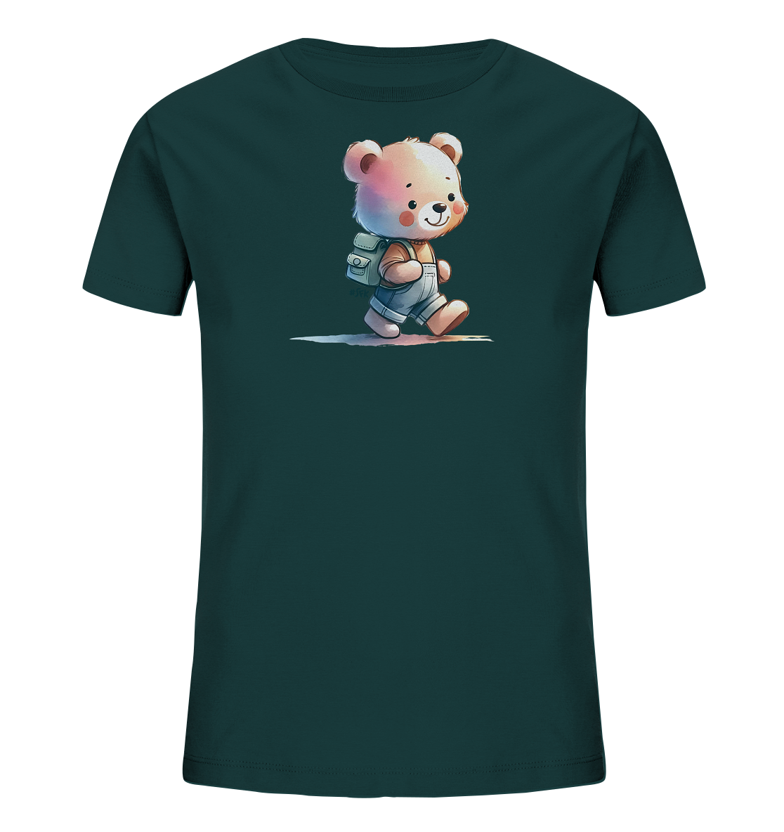 Onlineshop Shirts für Kinder - Das Bild zeigt ein dunkelgrünes Kinder-T-Shirt mit einem Motiv eines niedlichen Comic-Bären. Der Bär ist mit einem Rucksack und Overalls dargestellt und läuft in aufrechter Position. Die Illustration ist im Stil einer Aquarellmalerei gehalten und zeigt helle Farben auf dem dunklen Shirt. Das Design wirkt freundlich und abenteuerlustig, passend für Kinder.