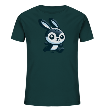 Onlineshop Shirts fuer Kinder - Dieses dunkelgruene Kinder-T-Shirt praesentiert ein charmantes, stilisiertes Hasenmotiv auf der Vorderseite. Der Hase ist in Schwarz- und Weisstoenen gestaltet und scheint gerade zu rennen oder zu springen. Das freundliche Design verleiht dem Shirt einen verspielten und modernen Look. Es ist ein ansprechendes Kleidungsstueck fuer Kinder.