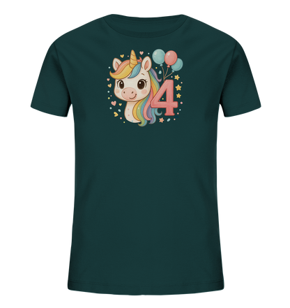 Onlineshop Shirts fuer Kinder - Das Bild zeigt ein dunkelgruenes Kinder T-Shirt mit einem farbenfrohen Druck auf der Vorderseite. Das Motiv stellt den Kopf eines niedlichen Einhorns mit bunter Maehne und goldenem Horn dar. Daneben ist eine grosse rosa Zahl '4' zu sehen, begleitet von einigen Ballons und kleinen Dekorationssymbolen wie Herzen und Sternen. Das Design ist verspielt und froehlich gestaltet.