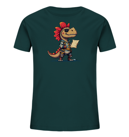 Onlineshop Shirts fuer Kinder - Das Bild zeigt ein dunkelgruenes Kinder-T-Shirt mit einem detailreichen Aufdruck eines Dinosauriers im Piratenkostuem. Der kleine Dinosaurier traegt eine gestreifte Jacke, eine Weste, einen Guertel, Stiefel und eine Augenklappe. Er haelt ein Stueck Papier oder eine Karte in seinen Klauen. Das Motiv wirkt verspielt und abenteuerlich.