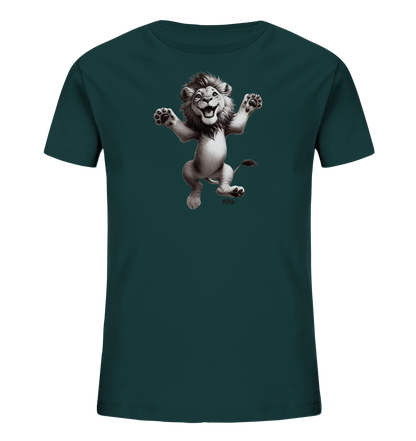 Onlineshop Shirts fuer Kinder - Dieses T-Shirt in einem dunklen Petrolton praesentiert auf der Vorderseite eine dynamische Illustration eines Loewen. Der springende Loewe ist in Graustufen gezeichnet und zeigt seine Pfoten sowie ein aufgewecktes Gesicht. Seine Pose strahlt Freude und Bewegung aus. Dieses T-Shirt bietet ein verspieltes und einzigartiges Design fuer Kinder.