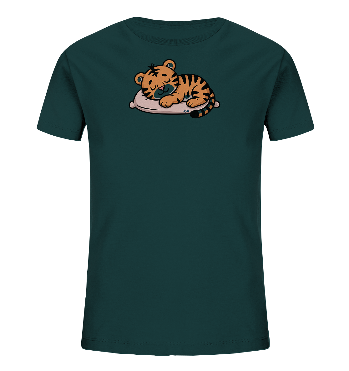 Onlineshop Shirts fuer Kinder - Das Bild zeigt ein dunkelgruenes Kinder-T-Shirt. Auf der Vorderseite befindet sich eine Illustration eines schlafenden Tigerbabys, das auf einem hellen Kissen liegt. Das Motiv ist in den typischen Orange- und Schwarztoenen gehalten und vermittelt einen friedlichen Ausdruck. Das Design ist verspielt und ansprechend fuer Kinder.