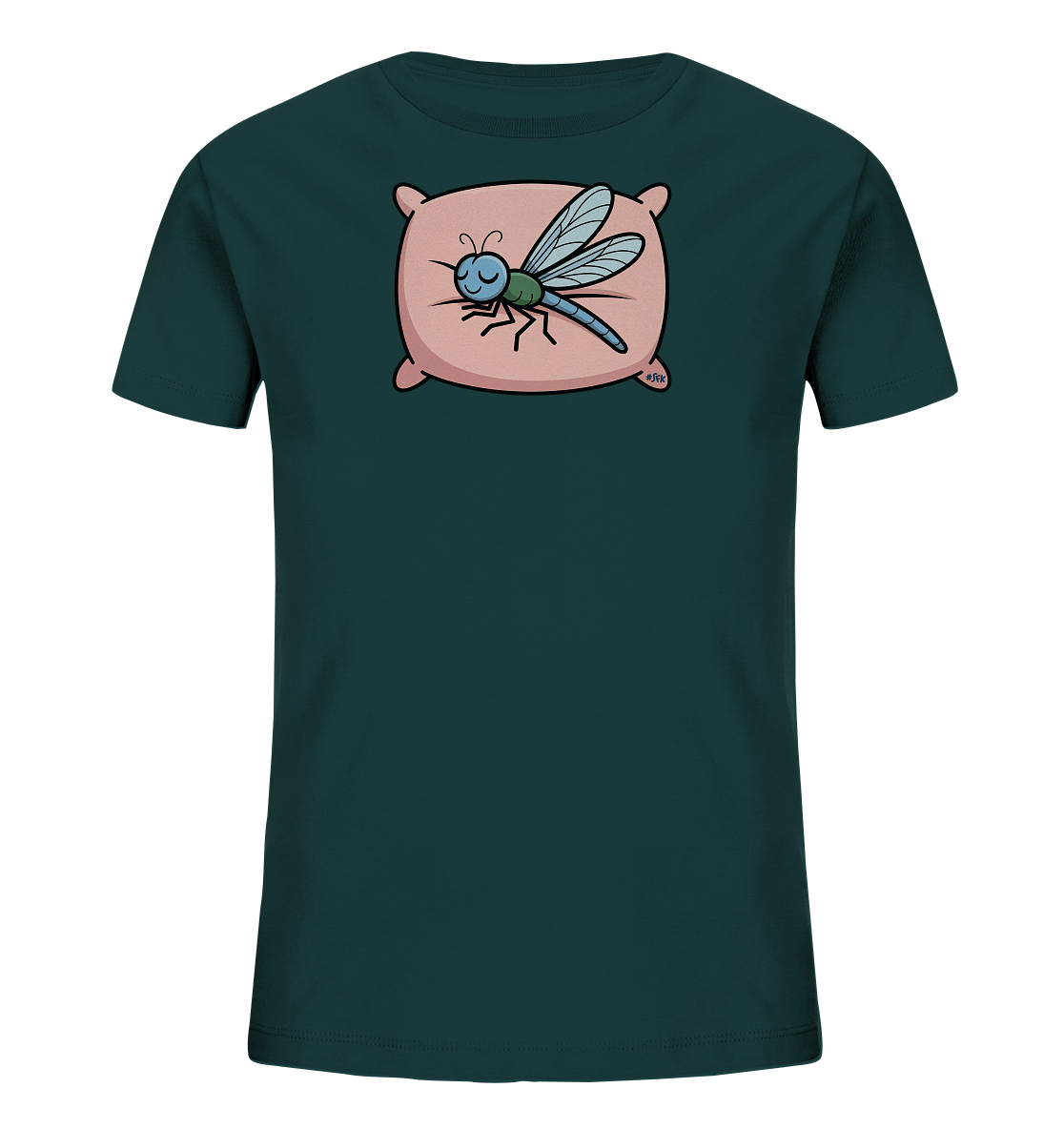 Onlineshop Shirts fuer Kinder - Das Bild zeigt ein dunkelblaugruenes Kinder-T-Shirt mit einem niedlichen Motiv auf der Vorderseite. Eine Libelle mit tuerkisfarbenem Koerper und zarten, transparenten Fluegeln ruht friedlich auf einem hellrosa Kissen. Die Libelle hat geschlossene Augen und wirkt sehr entspannt. Dieses harmonische und beruhigende Design ziert das T-Shirt.