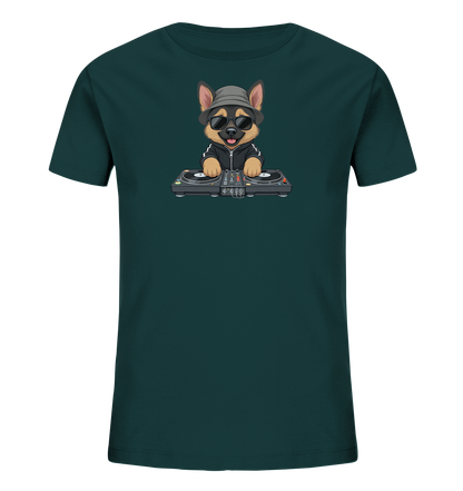 Onlineshop Shirts fuer Kinder - Das Bild zeigt ein dunkelgruenes Kinder-T-Shirt mit einer detailreichen Grafik eines Hundes als DJ. Der Hund, bekleidet mit Hut und Sonnenbrille, steht hinter einem DJ-Mischpult mit zwei Plattenspielern. Das Design ist humorvoll und ansprechend gestaltet.