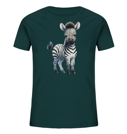 Onlineshop Shirts fuer Kinder - Dunkelgruenes T-Shirt mit detaillierter Illustration eines niedlichen Baby-Zebras. Das Zebra mit Streifen steht mittig auf dem Shirt. Das Design wirkt charmant.